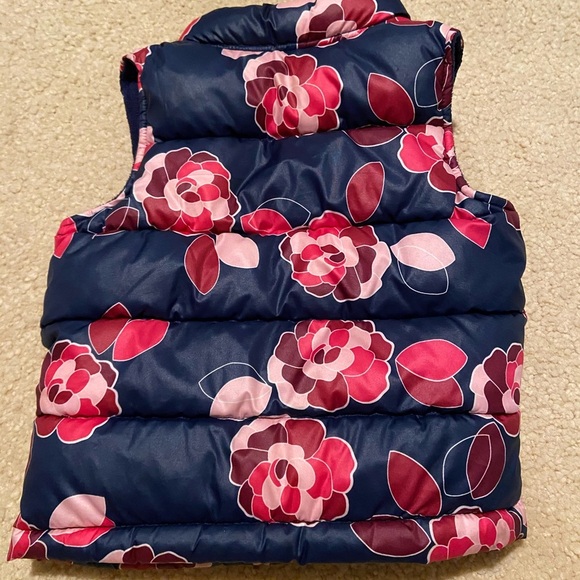 Old Navy puffer vest - Picture 3 of 3